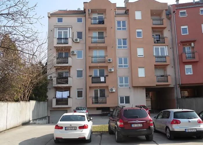 Atina شقة سوبوتيتْسا